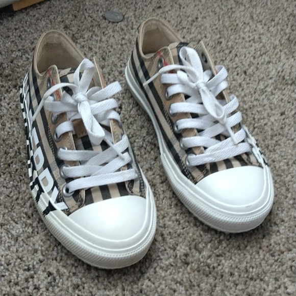 Burberry sneakers - Picture 6 of 8